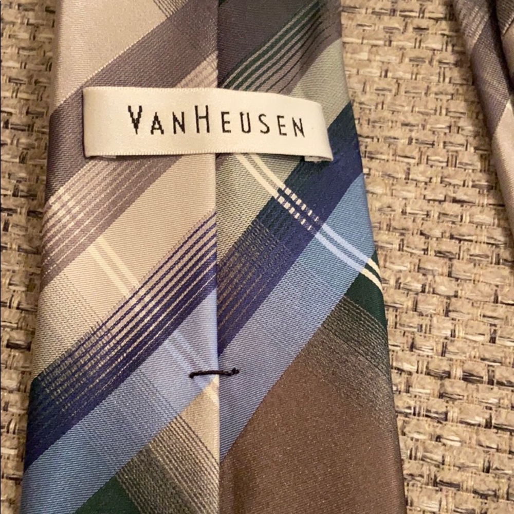 Men’s Tie - Picture 2 of 3